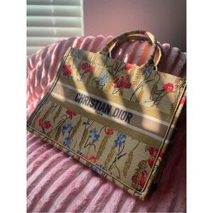 Tote with Floral Design